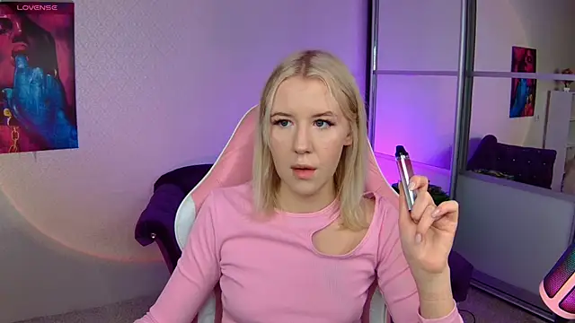 Snapshot of Selenatrend chatting on 01-12-25, 06:28 Selenatrend online show from 01-12-25, 06:28