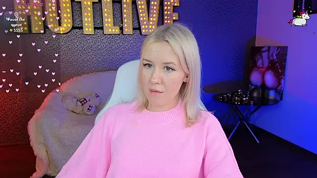 Snapshot of Selenatrend chatting on 01-28-25, 03:25 Selenatrend online show from 01-28-25, 03:25