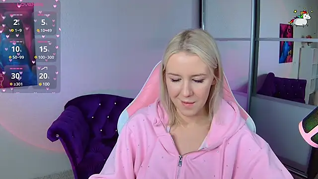 Snapshot of Selenatrend chatting on 01-29-25, 03:37 Selenatrend online show from 01-29-25, 03:37