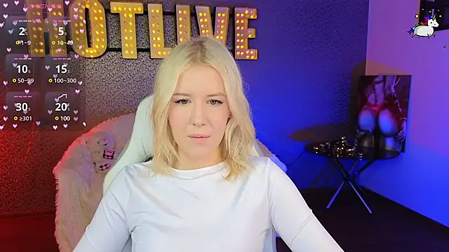 Snapshot of Selenatrend chatting on 02-01-25, 06:43 Selenatrend online show from 02-01-25, 06:43