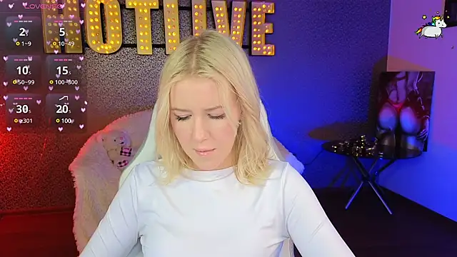 Snapshot of Selenatrend chatting on 02-01-25, 09:54 Selenatrend online show from 02-01-25, 09:54