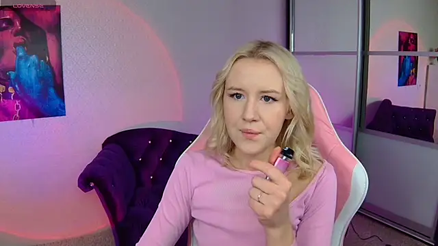 Snapshot of Selenatrend chatting on 02-02-25, 06:26 Selenatrend online show from 02-02-25, 06:26