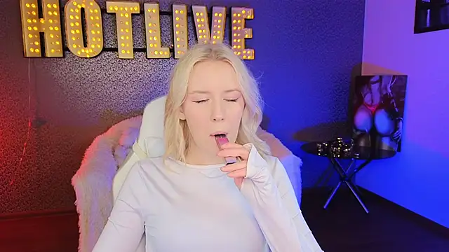 Snapshot of Selenatrend chatting on 02-11-25, 12:27 Selenatrend online show from 02-11-25, 12:27