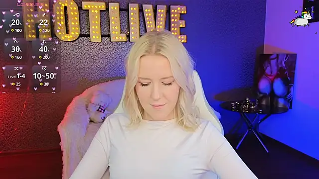 Snapshot of Selenatrend chatting on 02-11-25, 03:29 Selenatrend online show from 02-11-25, 03:29