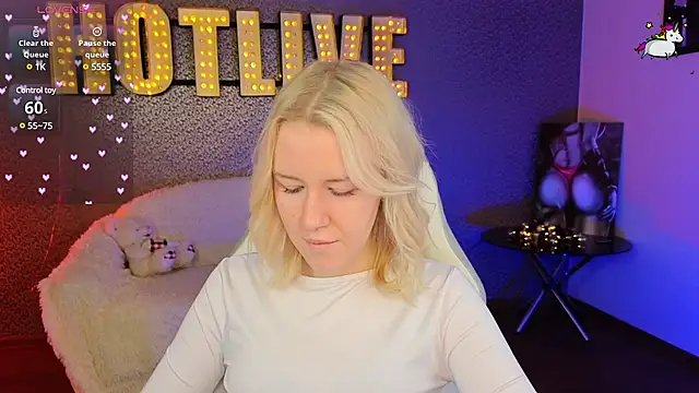 Snapshot of Selenatrend chatting on 02-15-25, 06:12 Selenatrend online show from 02-15-25, 06:12