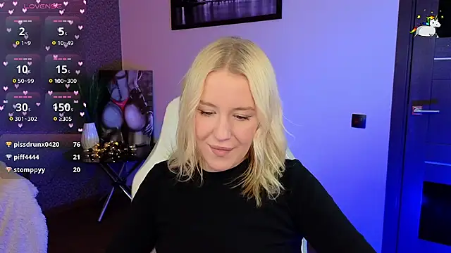 Snapshot of Selenatrend chatting on 02-18-25, 03:43 Selenatrend online show from 02-18-25, 03:43