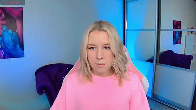 Snapshot of Selenatrend chatting on 02-19-25, 12:11 Selenatrend online show from 02-19-25, 12:11