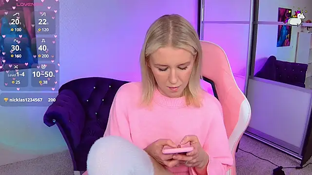 Snapshot of Selenatrend chatting on 02-20-25, 03:30 Selenatrend online show from 02-20-25, 03:30