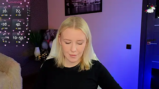 Snapshot of Selenatrend chatting on 02-22-25, 06:17 Selenatrend online show from 02-22-25, 06:17