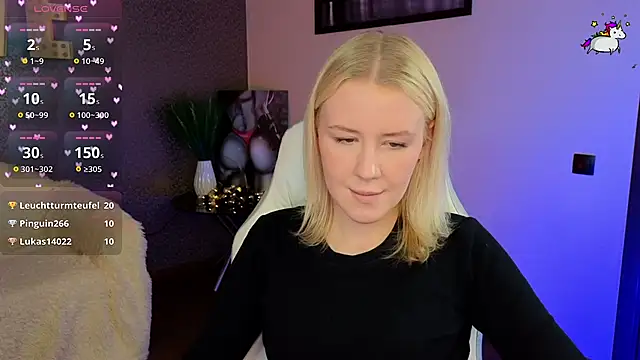 Snapshot of Selenatrend chatting on 02-22-25, 09:23 Selenatrend online show from 02-22-25, 09:23