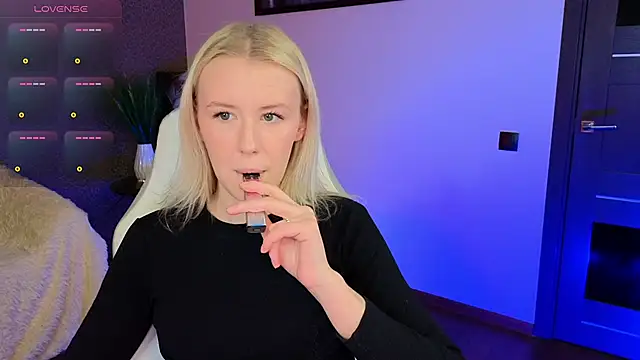 Snapshot of Selenatrend chatting on 02-25-25, 12:13 Selenatrend online show from 02-25-25, 12:13