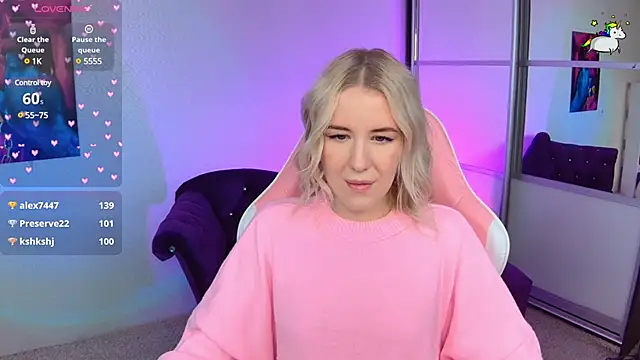 Snapshot of Selenatrend chatting on 02-26-25, 04:24 Selenatrend online show from 02-26-25, 04:24