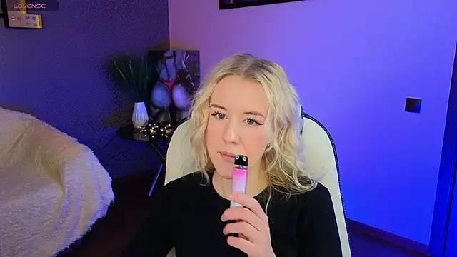 Snapshot of Selenatrend chatting on 03-04-25, 12:22 Selenatrend online show from 03-04-25, 12:22