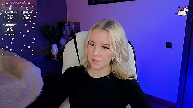 Snapshot of Selenatrend chatting on 03-08-25, 06:21 Selenatrend online show from 03-08-25, 06:21