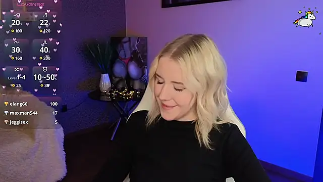 Snapshot of Selenatrend chatting on 03-09-25, 03:38 Selenatrend online show from 03-09-25, 03:38