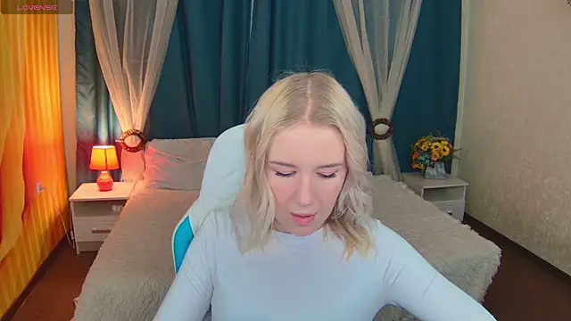 Snapshot of Selenatrend chatting on 03-12-25, 12:26 Selenatrend online show from 03-12-25, 12:26