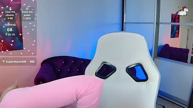 Snapshot of Selenatrend chatting on 03-13-25, 10:05 Selenatrend online show from 03-13-25, 10:05