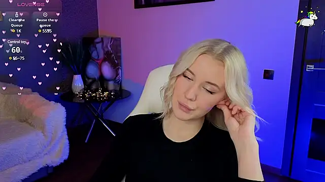 Snapshot of Selenatrend chatting on 03-15-25, 06:25 Selenatrend online show from 03-15-25, 06:25