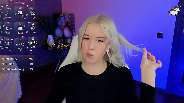 Snapshot of Selenatrend chatting on 03-18-25, 09:20 Selenatrend online show from 03-18-25, 09:20