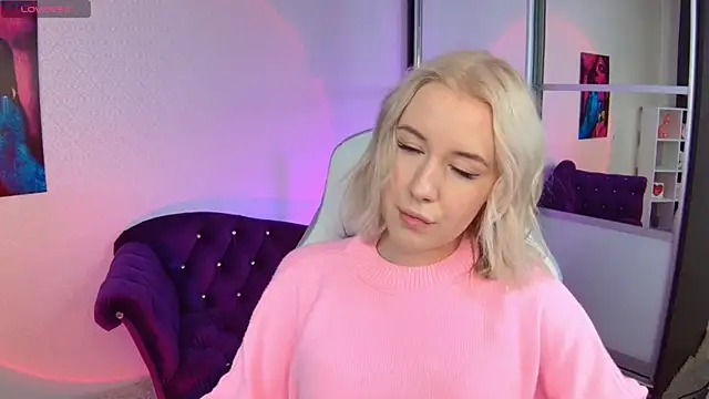 Snapshot of Selenatrend chatting on 03-20-25, 12:11 Selenatrend online show from 03-20-25, 12:11