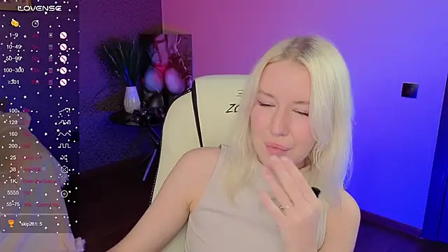 Snapshot of Selenatrend chatting on 09-13-25, 06:57 Selenatrend online show from 09-13-25, 06:57