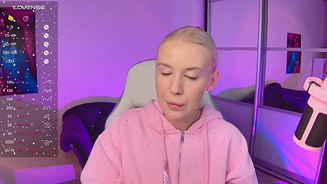 Snapshot of Selenatrend chatting on 09-18-25, 12:29 Selenatrend online show from 09-18-25, 12:29