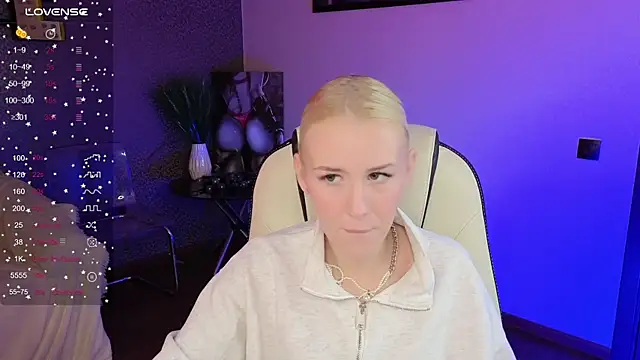 Snapshot of Selenatrend chatting on 09-29-25, 06:18 Selenatrend online show from 09-29-25, 06:18