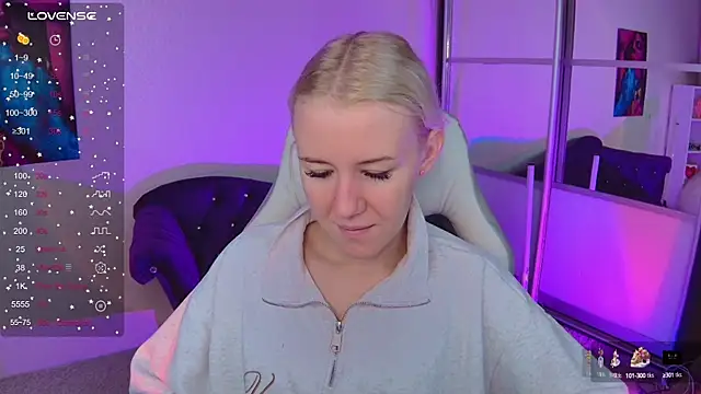 Snapshot of Selenatrend chatting on 10-02-25, 07:15 Selenatrend online show from 10-02-25, 07:15