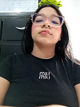 -VICKKY online show from 01-17-26, 01:49