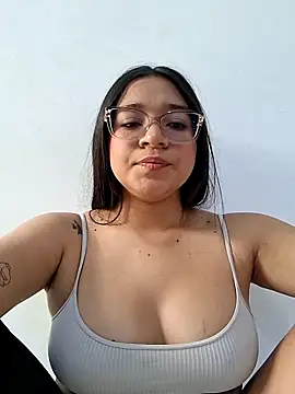 -VICKKY online show from 04-27-26, 02:59