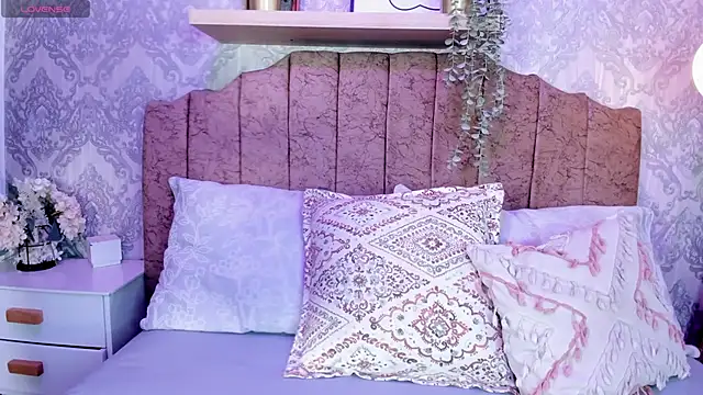 Snapshot of tiffany_becker chatting on 11-18-25, 11:47 tiffany becker online show from 11-18-25, 11:47