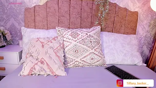 Snapshot of tiffany_becker chatting on 11-19-25, 12:05 tiffany becker online show from 11-19-25, 12:05