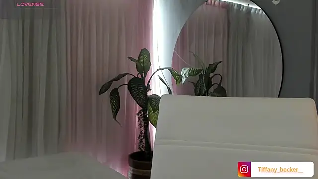Snapshot of tiffany_becker chatting on 12-01-25, 12:10 tiffany becker online show from 12-01-25, 12:10