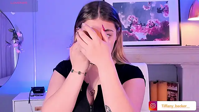 Snapshot of tiffany_becker chatting on 12-16-25, 12:21 tiffany becker online show from 12-16-25, 12:21