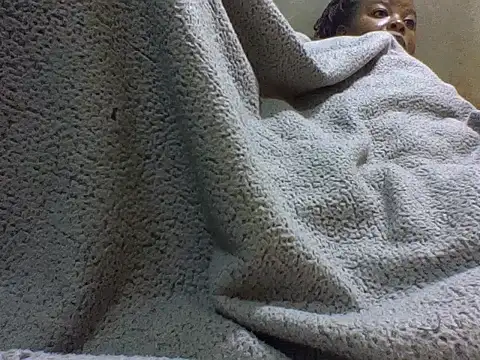 zoey10 online show from 10-31-25, 07:15