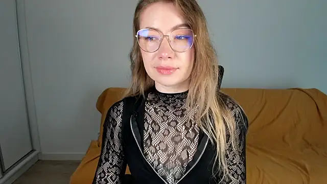 Snapshot of Mia_Tasty chatting on 06-11-26, 06:44 Mia Tasty online show from 06-11-26, 06:44
