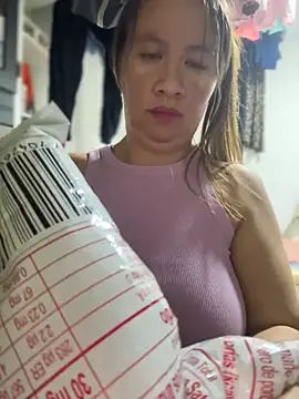 Snapshot of Emiily_lee chatting on 10-09-25, 12:41 Emiily lee online show from 10-09-25, 12:41