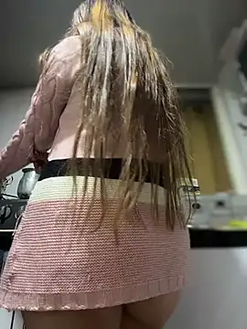 Snapshot of Emiily_lee chatting on 10-20-25, 09:21 Emiily lee online show from 10-20-25, 09:21