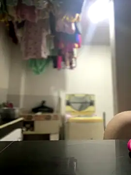 Snapshot of Emiily_lee chatting on 10-22-25, 09:31 Emiily lee online show from 10-22-25, 09:31