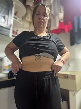 Snapshot of Emiily_lee chatting on 12-14-25, 04:29 Emiily lee online show from 12-14-25, 04:29