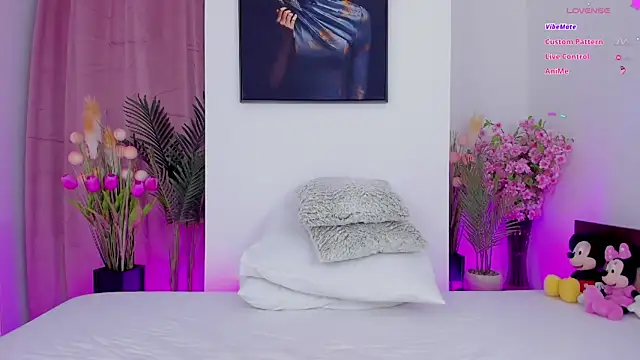 Snapshot of DiammondDia chatting on 03-11-25, 10:42 DiammondDia online show from 03-11-25, 10:42