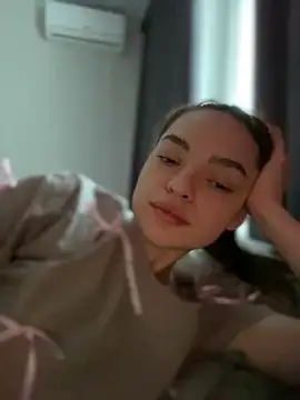 Snapshot of AnaWest chatting on 02-05-25, 09:15 AnaWest online show from 02-05-25, 09:15