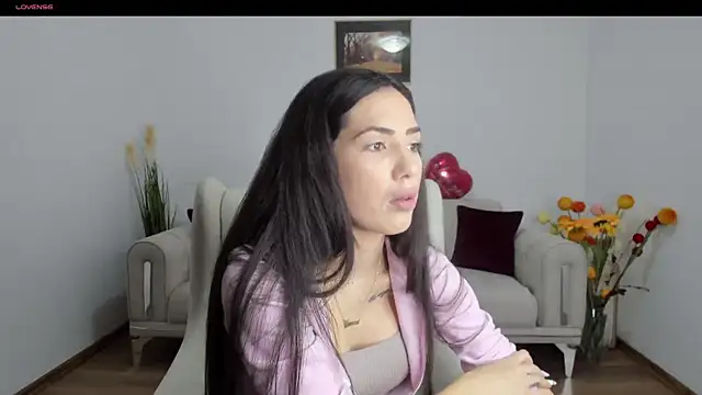 Snapshot of Emmapmg chatting on 03-04-25, 12:33 Emmapmg online show from 03-04-25, 12:33