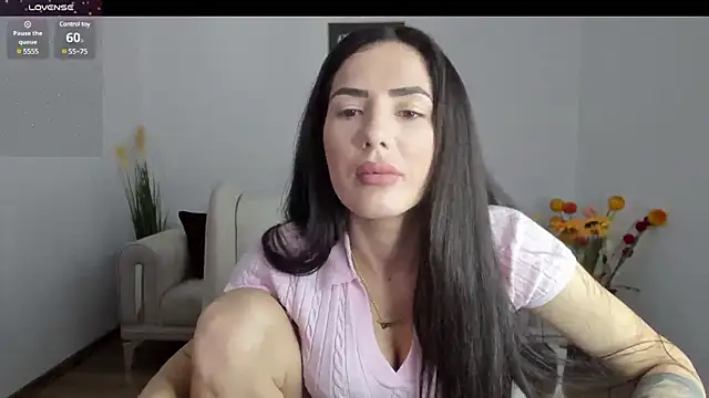 Snapshot of Emmapmg chatting on 03-10-25, 01:21 Emmapmg online show from 03-10-25, 01:21