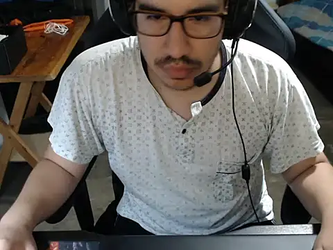 Snapshot of thealfawolf01 chatting on 12-19-24, 02:23 thealfawolf01 online show from 12-19-24, 02:23