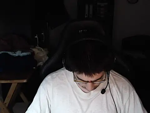 Snapshot of thealfawolf01 chatting on 01-04-25, 11:27 thealfawolf01 online show from 01-04-25, 11:27