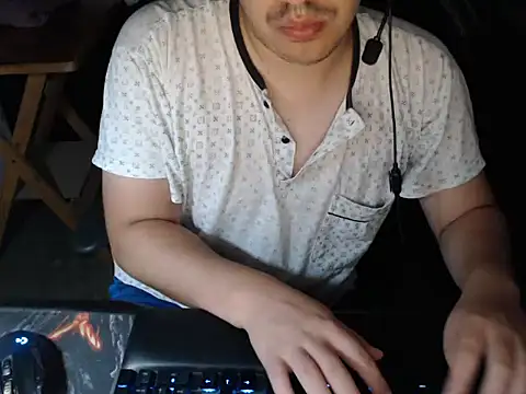 Snapshot of thealfawolf01 chatting on 01-26-25, 12:33 thealfawolf01 online show from 01-26-25, 12:33