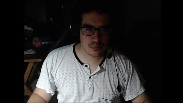 Snapshot of thealfawolf01 chatting on 01-28-25, 12:26 thealfawolf01 online show from 01-28-25, 12:26