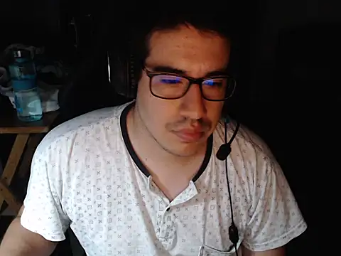 Snapshot of thealfawolf01 chatting on 03-10-25, 12:40 thealfawolf01 online show from 03-10-25, 12:40