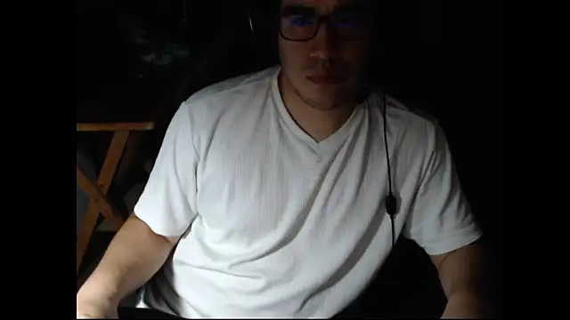 Snapshot of thealfawolf01 chatting on 03-12-25, 11:44 thealfawolf01 online show from 03-12-25, 11:44